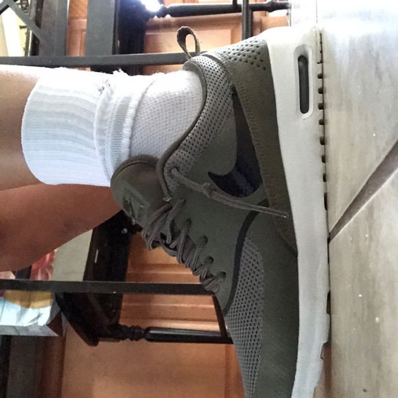 Nike air max’s Theas - Picture 7 of 7